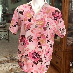 SHORT SLEEVE FLOWERED PATTERN SCRUB